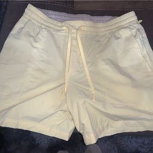 Like New Men’s Large License to Train Linerless Short 5"